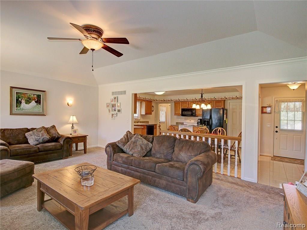 9134 Newburgh Road Livonia, MI 48150 - Photo 3 of 19 IMG_5512_3_4.JPG