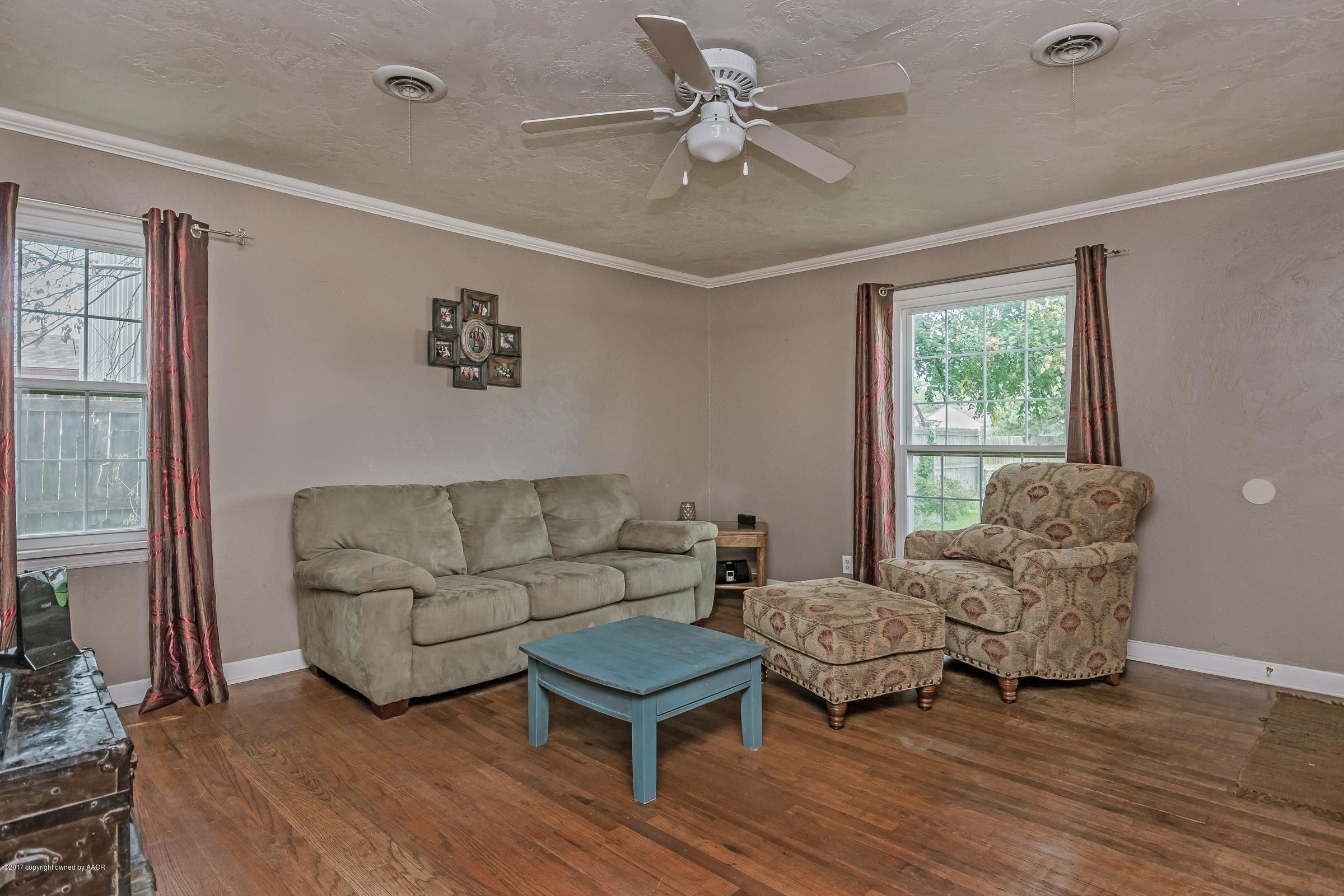 4803 Southwest 15th Avenue Amarillo, TX 79106 - Photo 3 of 18 003_Living Room_-2