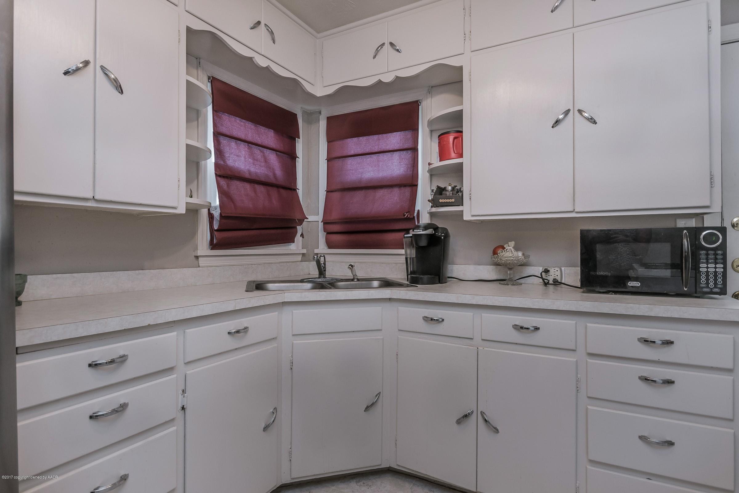 4803 Southwest 15th Avenue Amarillo, TX 79106 - Photo 6 of 18 006_Kitchen_