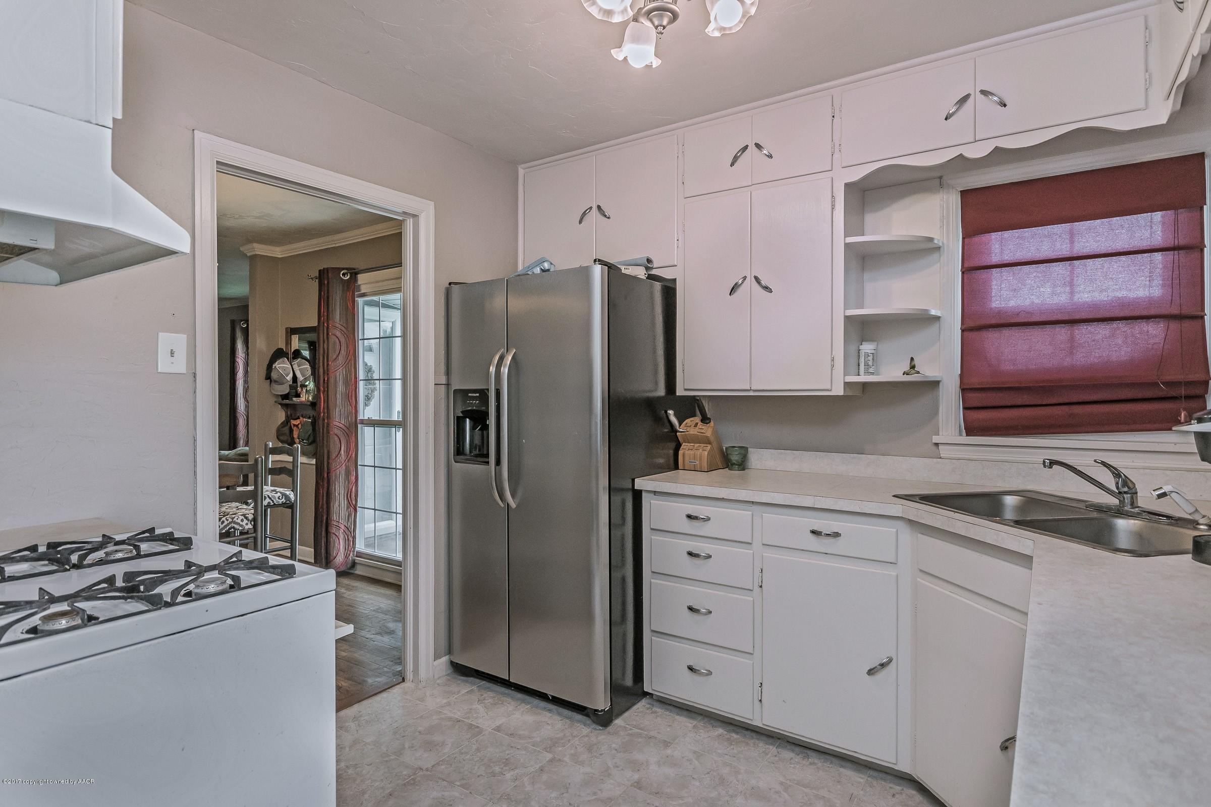 4803 Southwest 15th Avenue Amarillo, TX 79106 - Photo 7 of 18 007_Kitchen_-2