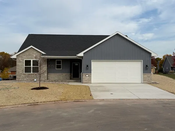 $469,900 | 920 Clover Court, Menasha, WI 54952