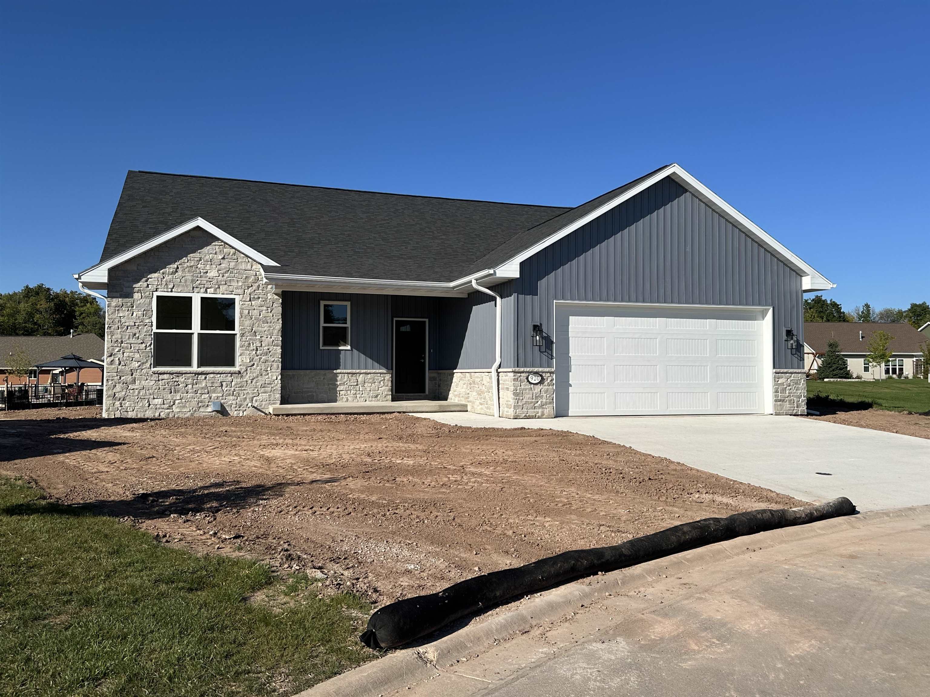 920 Clover Court Menasha, WI 54952 - Photo 5 of 26