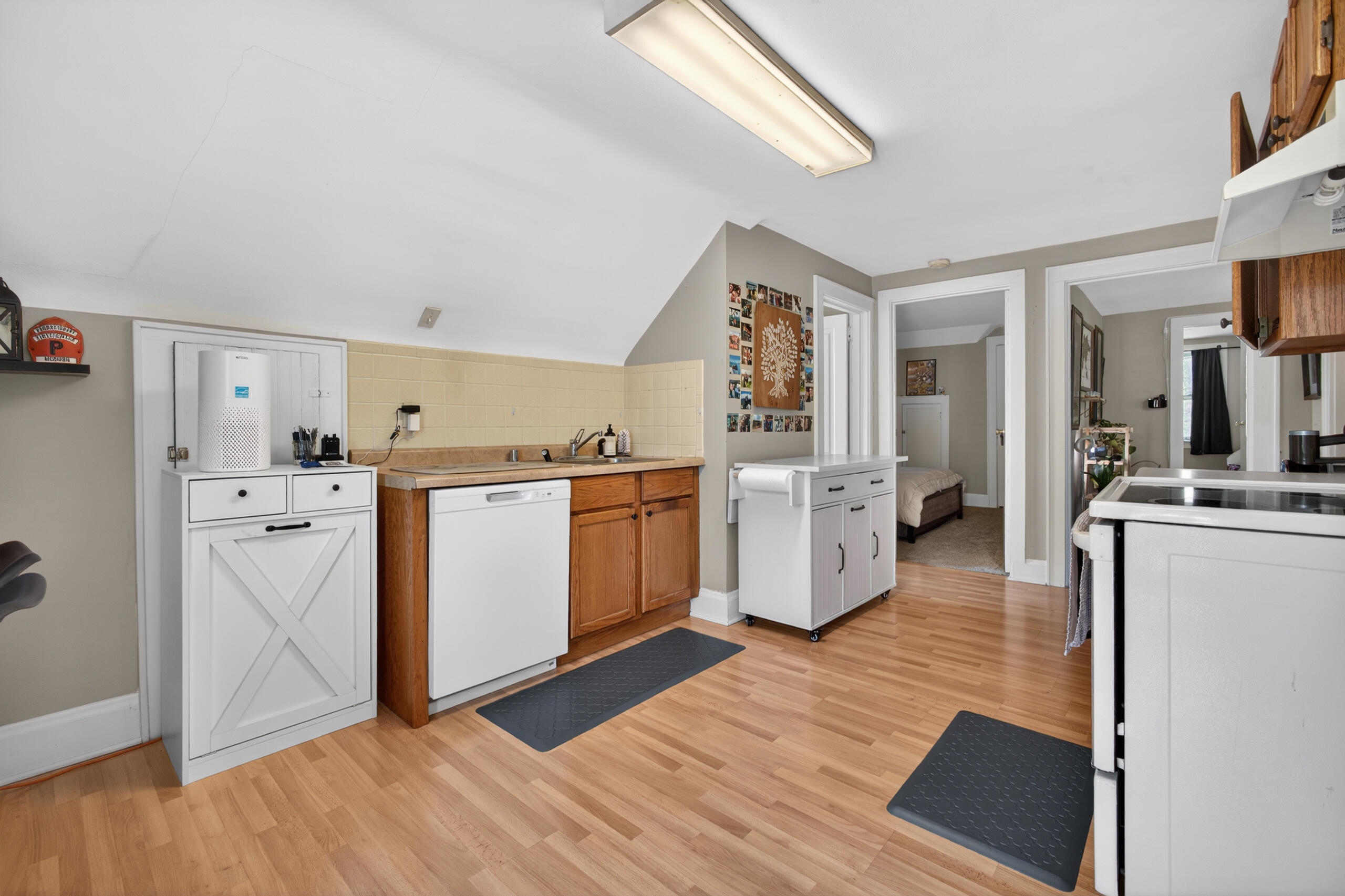 2029 West Donges Bay Road, Unit 2031 Mequon, WI 53092 - Photo 21 of 68 Kitchen - Upper