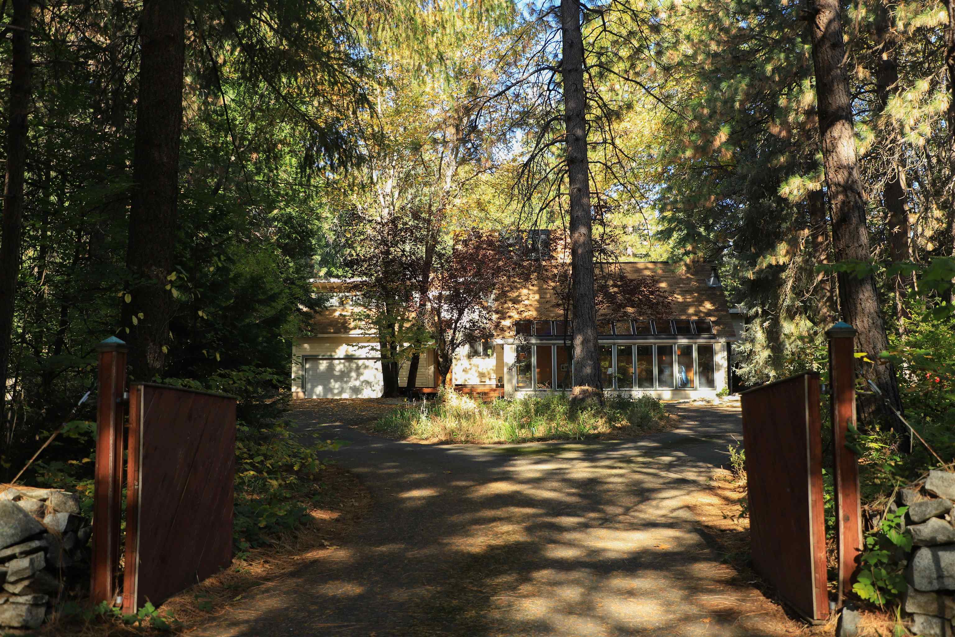 2824 South Old Stage Road Mount Shasta, CA 96067 - Photo 3 of 50 Gallery Image 3