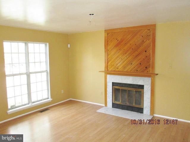 2342 Mitchellville Road Bowie, MD 20716 - Photo 2 of 20 Living Room