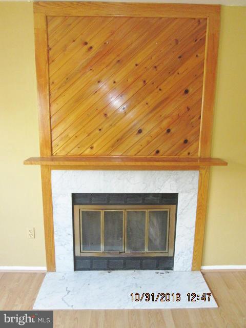 2342 Mitchellville Road Bowie, MD 20716 - Photo 4 of 20 Living Room