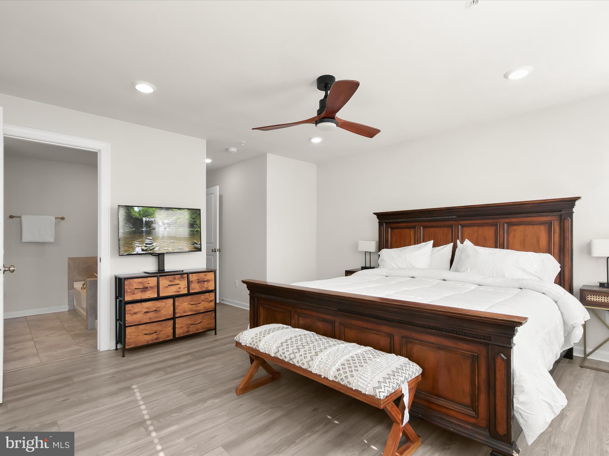 5656 Lanteen Street Lanham, MD 20706 - Photo 15 of 29 Primary Bedroom