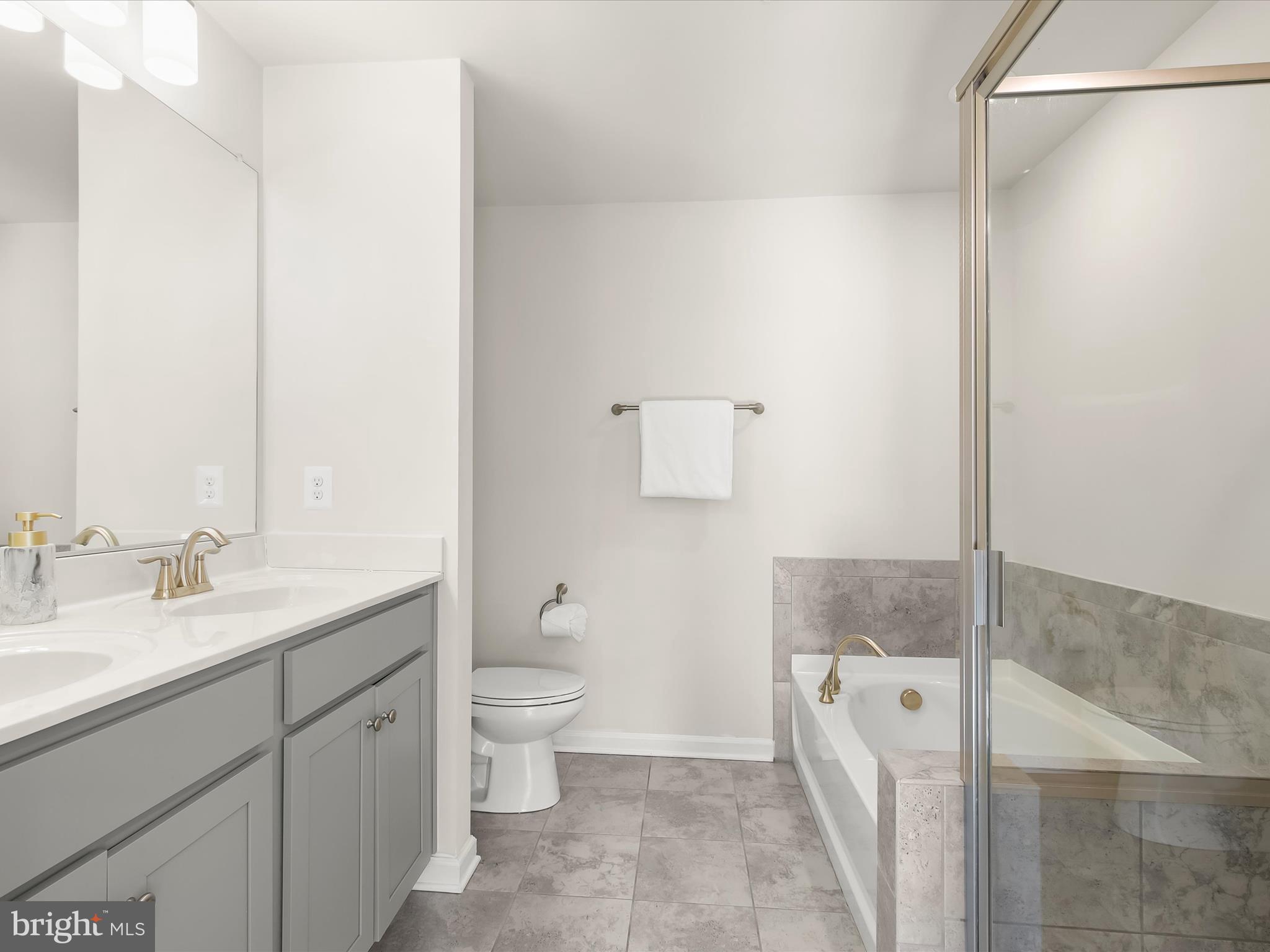 5656 Lanteen Street Lanham, MD 20706 - Photo 16 of 29 Primary Bath
