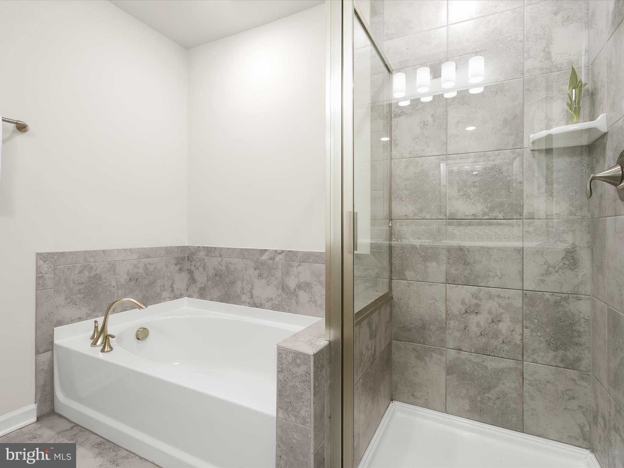 5656 Lanteen Street Lanham, MD 20706 - Photo 17 of 29 Primary Bath