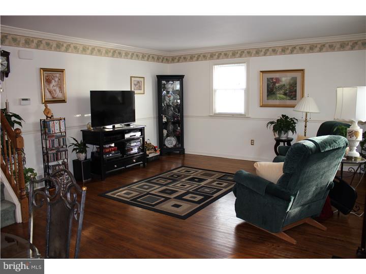 1021 Cushmore Road Southampton, PA 18966 - Photo 2 of 25 Living Room