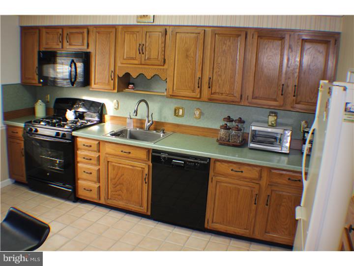 1021 Cushmore Road Southampton, PA 18966 - Photo 5 of 25 Kitchen