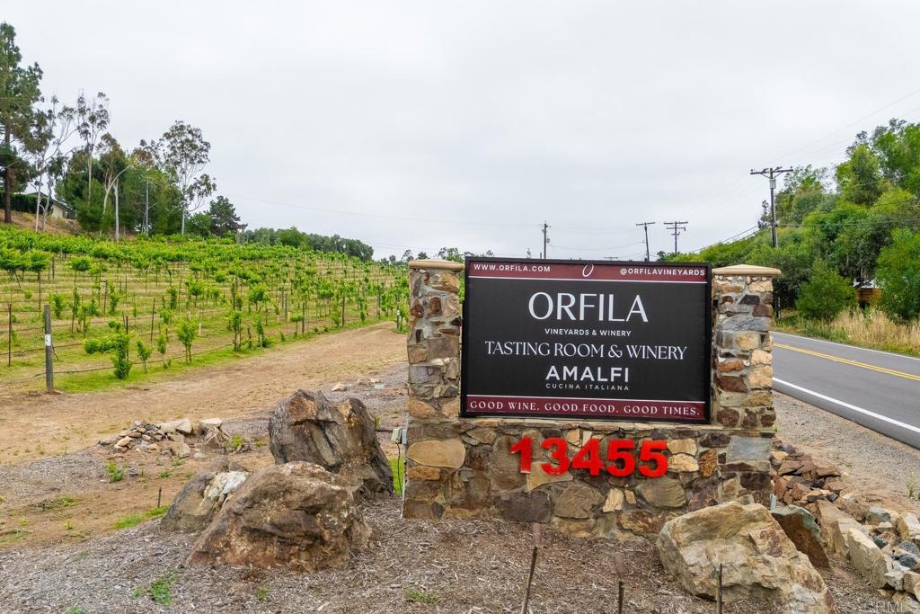 3913 Summer Way Escondido, CA 92025 - Photo 35 of 40 a sign on the side of the road