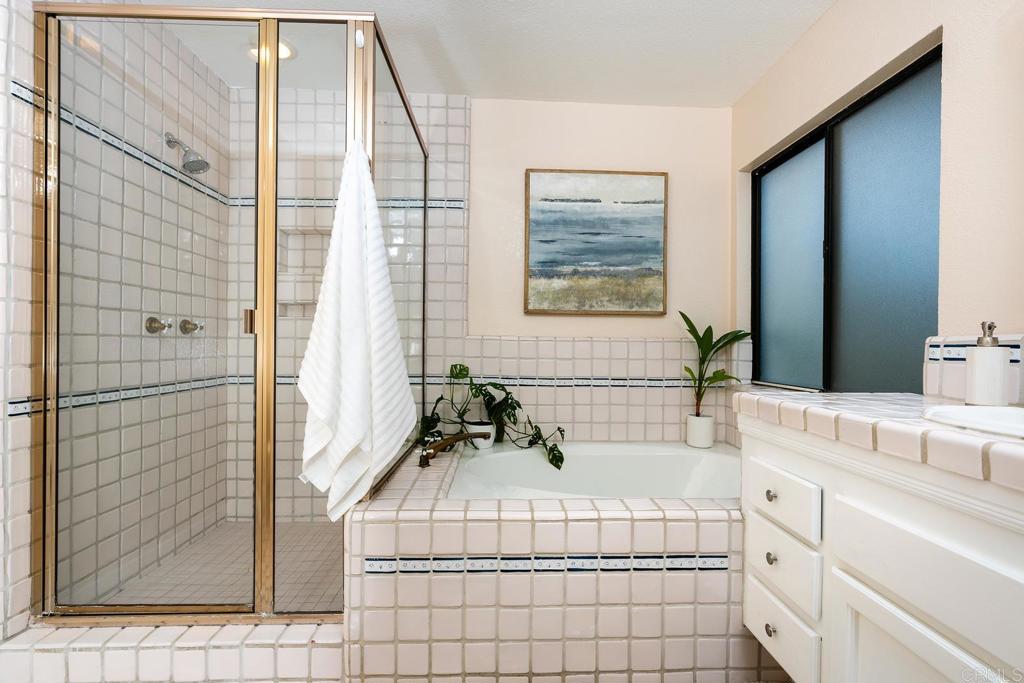 3913 Summer Way Escondido, CA 92025 - Photo 8 of 40 a bathroom with a sink and a mirror