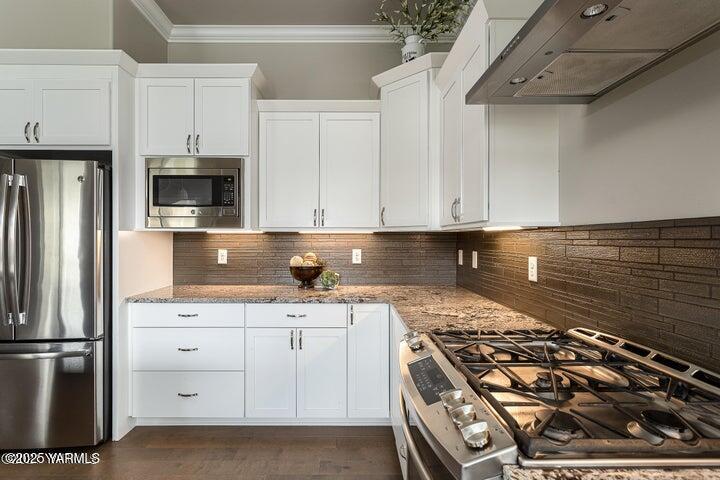 7310 Whitman Avenue Yakima, WA 98903 - Photo 12 of 31 a kitchen with white cabinets and appliances