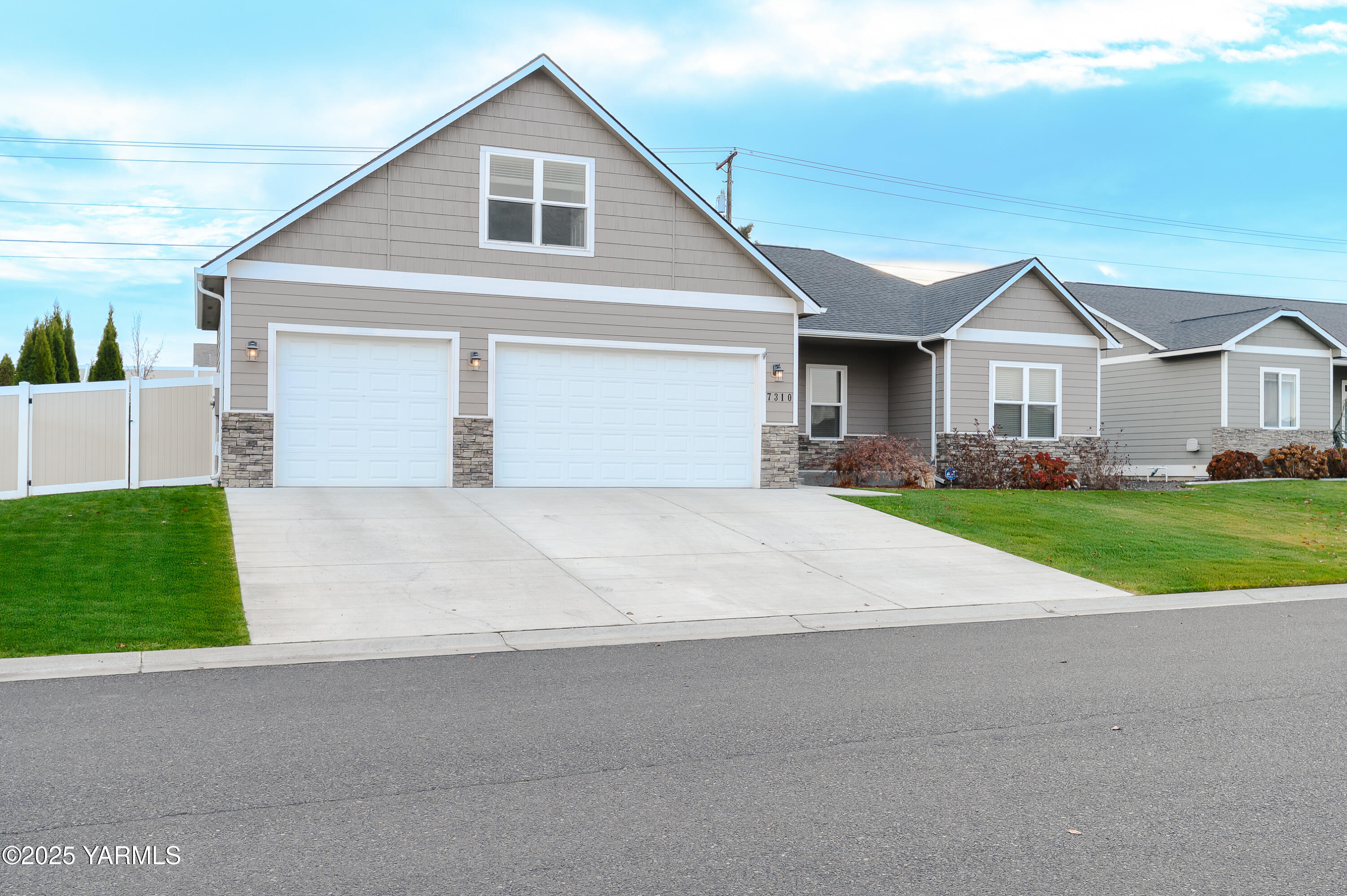 7310 Whitman Avenue Yakima, WA 98903 - Photo 2 of 31 a front view of a house with a yard and garage
