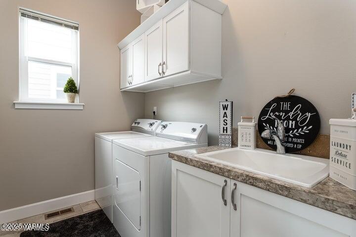7310 Whitman Avenue Yakima, WA 98903 - Photo 23 of 31 a utility room with sink dryer and washer
