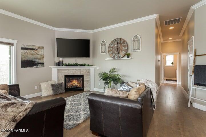 7310 Whitman Avenue Yakima, WA 98903 - Photo 8 of 31 a living room with furniture and a fireplace