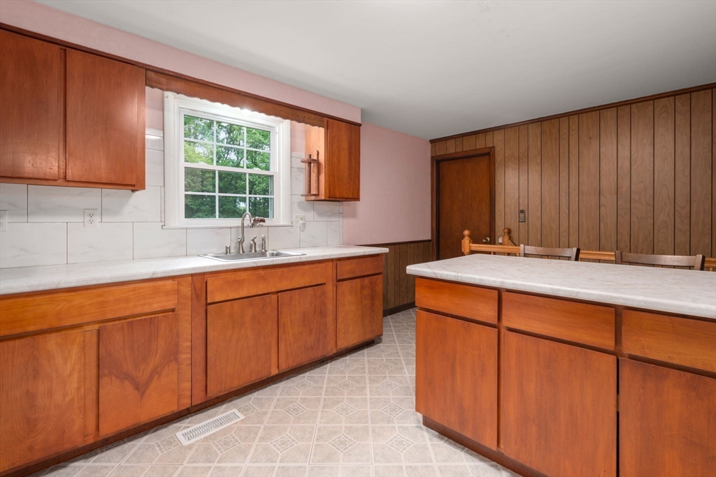 187 Turner Road Holliston, MA 01746 - Photo 6 of 24 Gallery Image 6