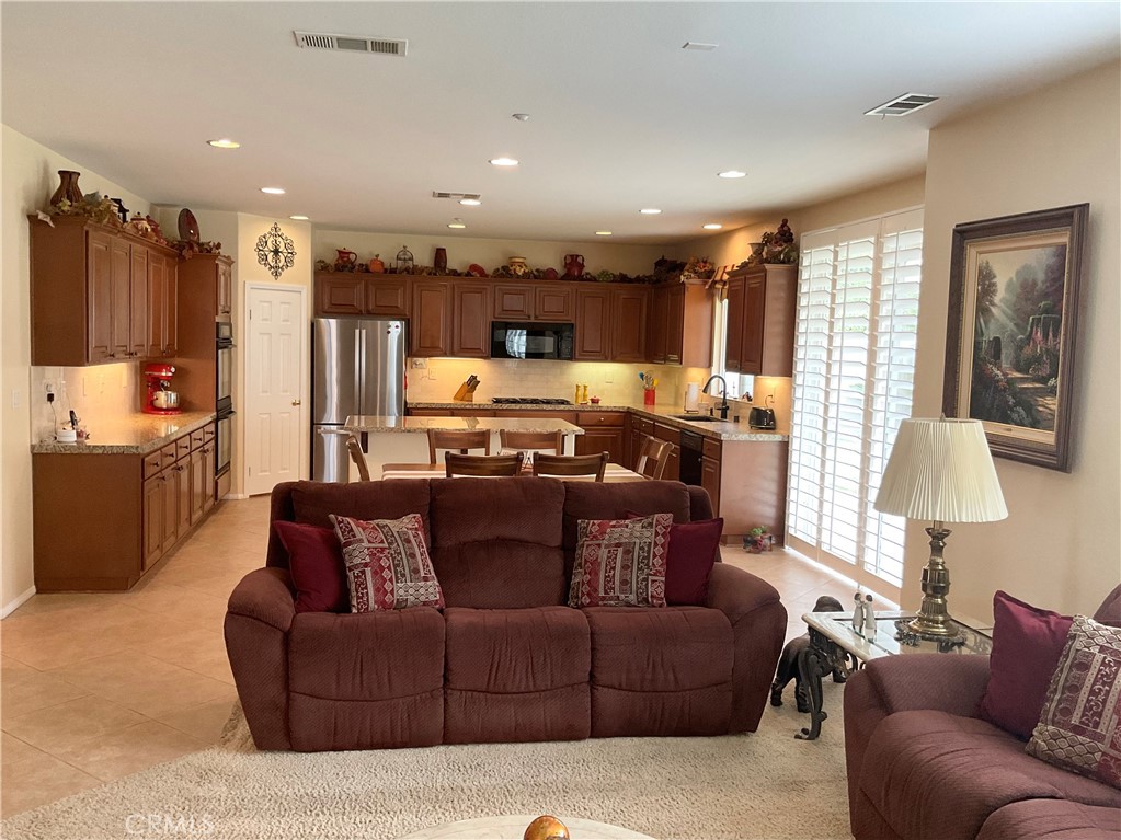 7123 Hidden Court Highland, CA 92346 - Photo 14 of 73