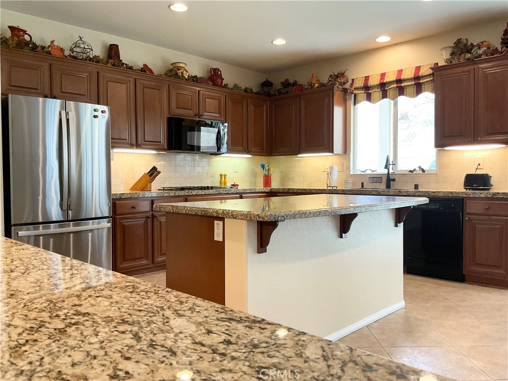 7123 Hidden Court Highland, CA 92346 - Photo 16 of 73