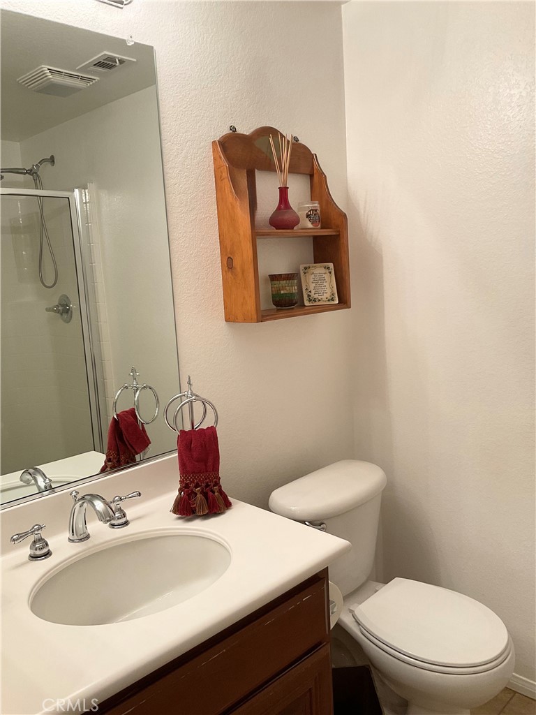 7123 Hidden Court Highland, CA 92346 - Photo 25 of 73 guest bath.