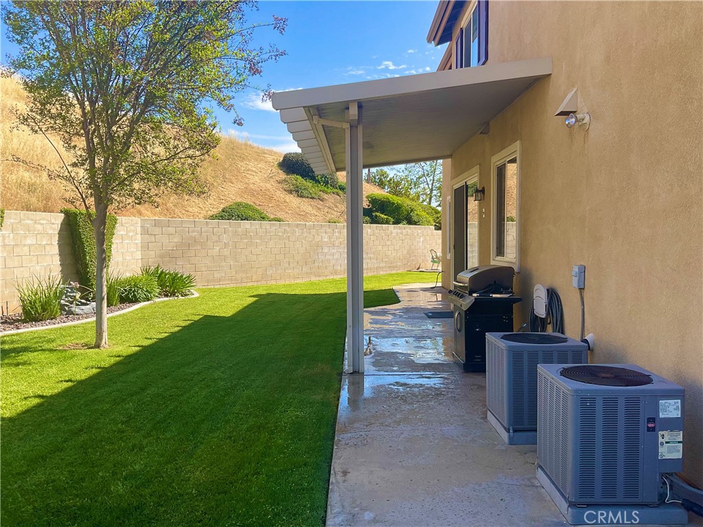 7123 Hidden Court Highland, CA 92346 - Photo 38 of 73