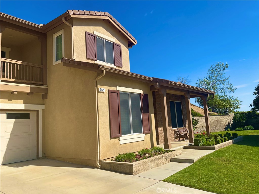 7123 Hidden Court Highland, CA 92346 - Photo 4 of 73