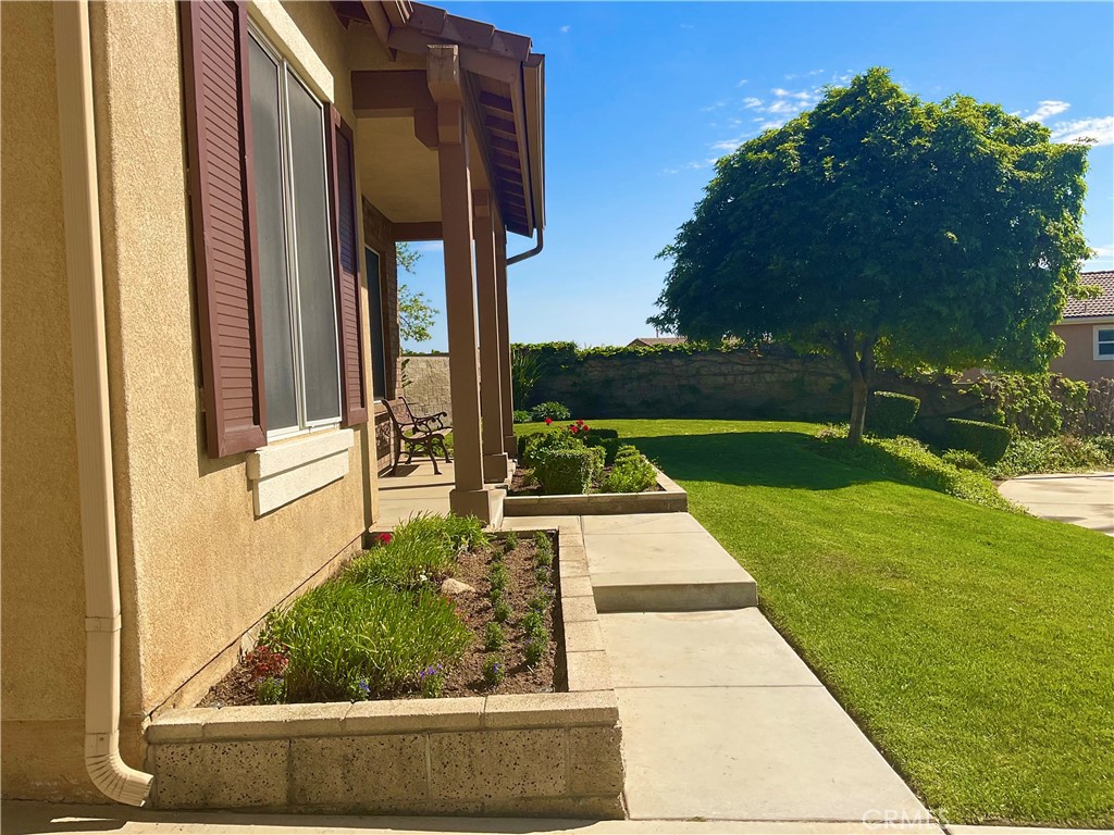 7123 Hidden Court Highland, CA 92346 - Photo 5 of 73