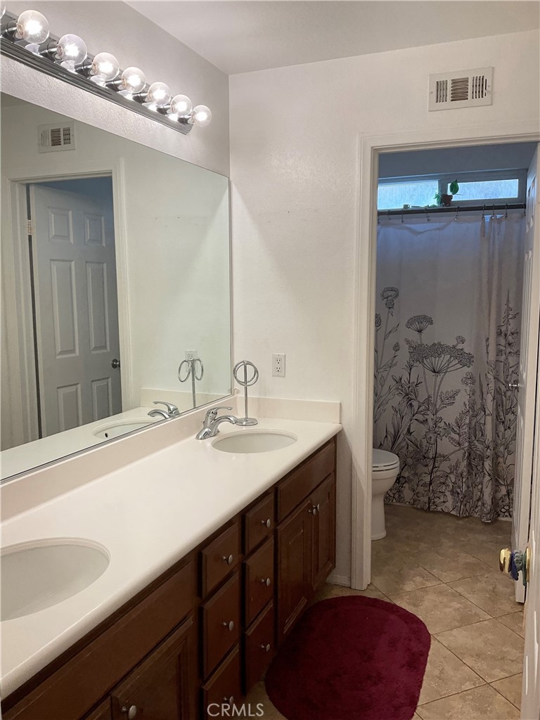 7123 Hidden Court Highland, CA 92346 - Photo 56 of 73 Family bath.