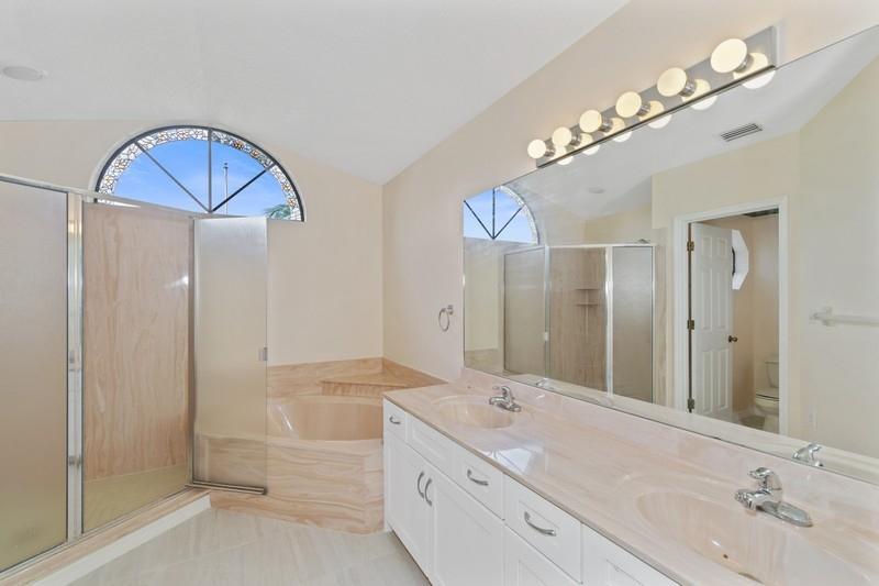 3365 Holly Springs Road Melbourne, FL 32934 - Photo 9 of 16 Master Bath