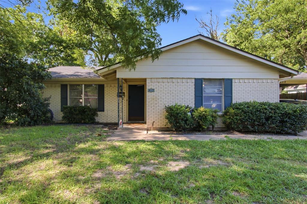 912 Sycamore Street Commerce, TX 75428 - Photo 2 of 28