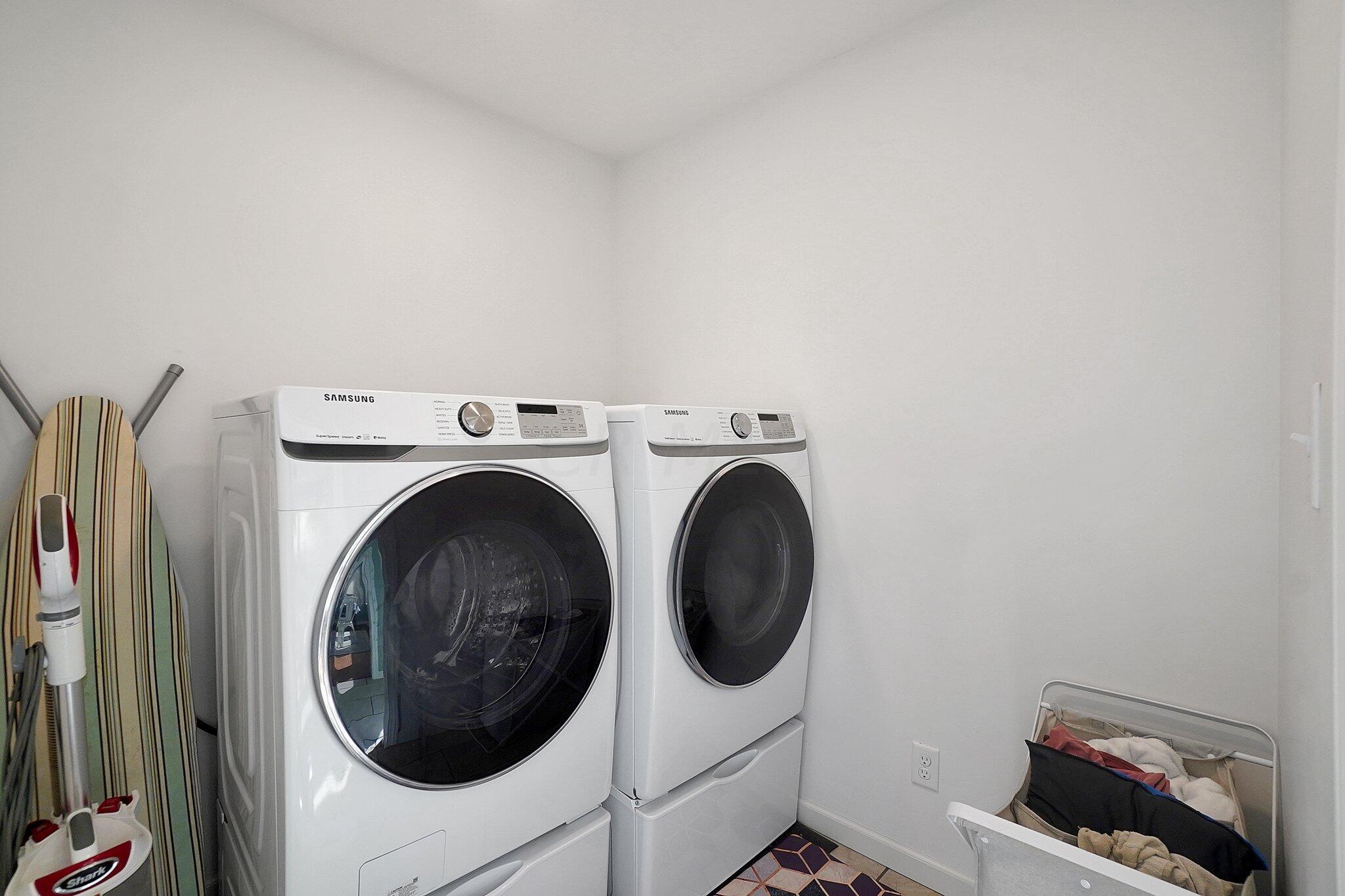 6675 Westfall Road Southwest Lancaster, OH 43130 - Photo 12 of 39 1st floor laundry