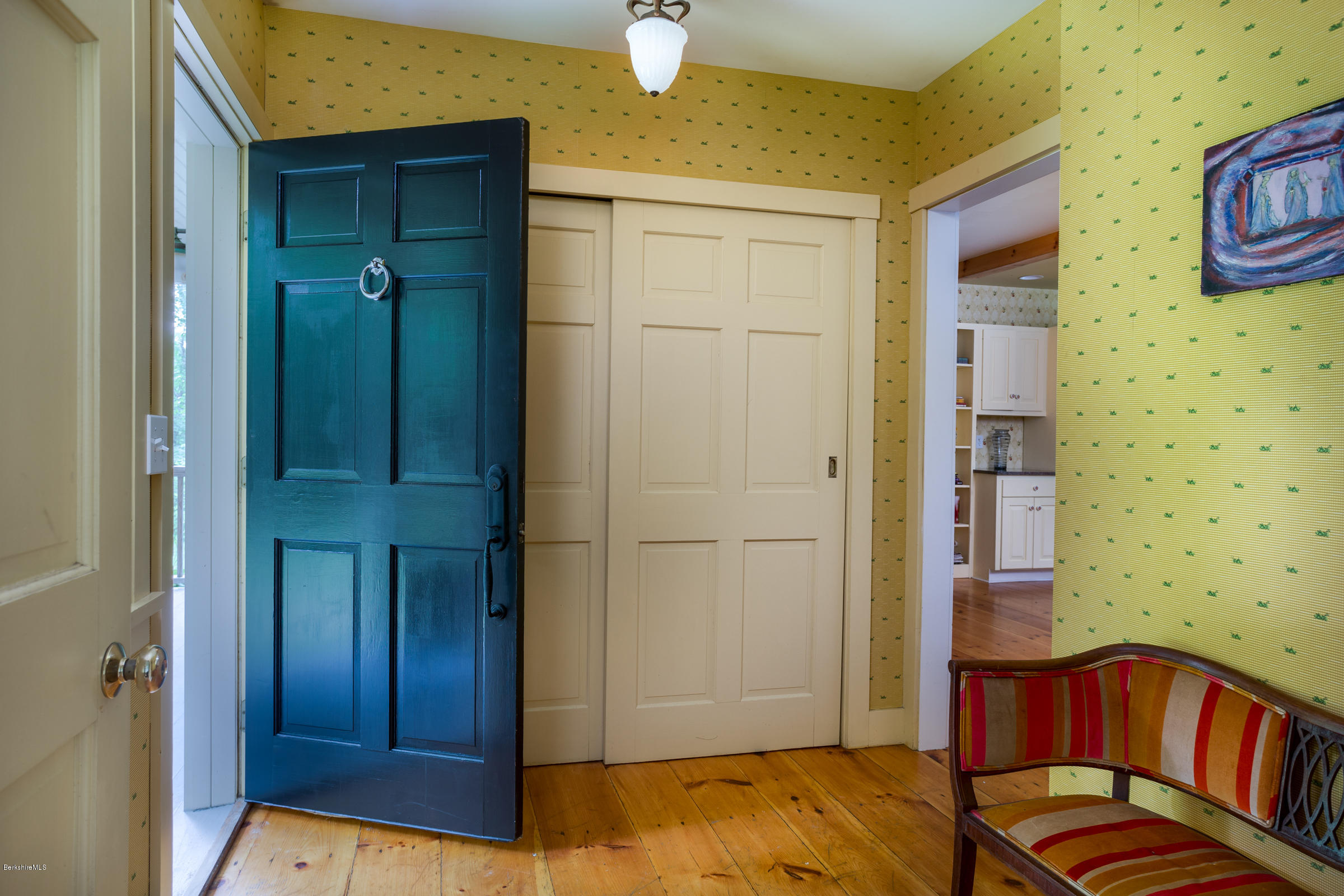 81-85 County Road Sheffield, MA 01257 - Photo 4 of 27 FOYER