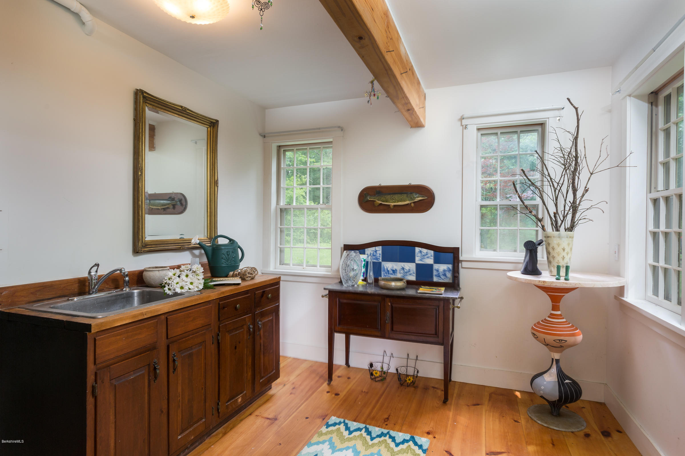 81-85 County Road Sheffield, MA 01257 - Photo 5 of 27 MUDROOM OFF FOYER