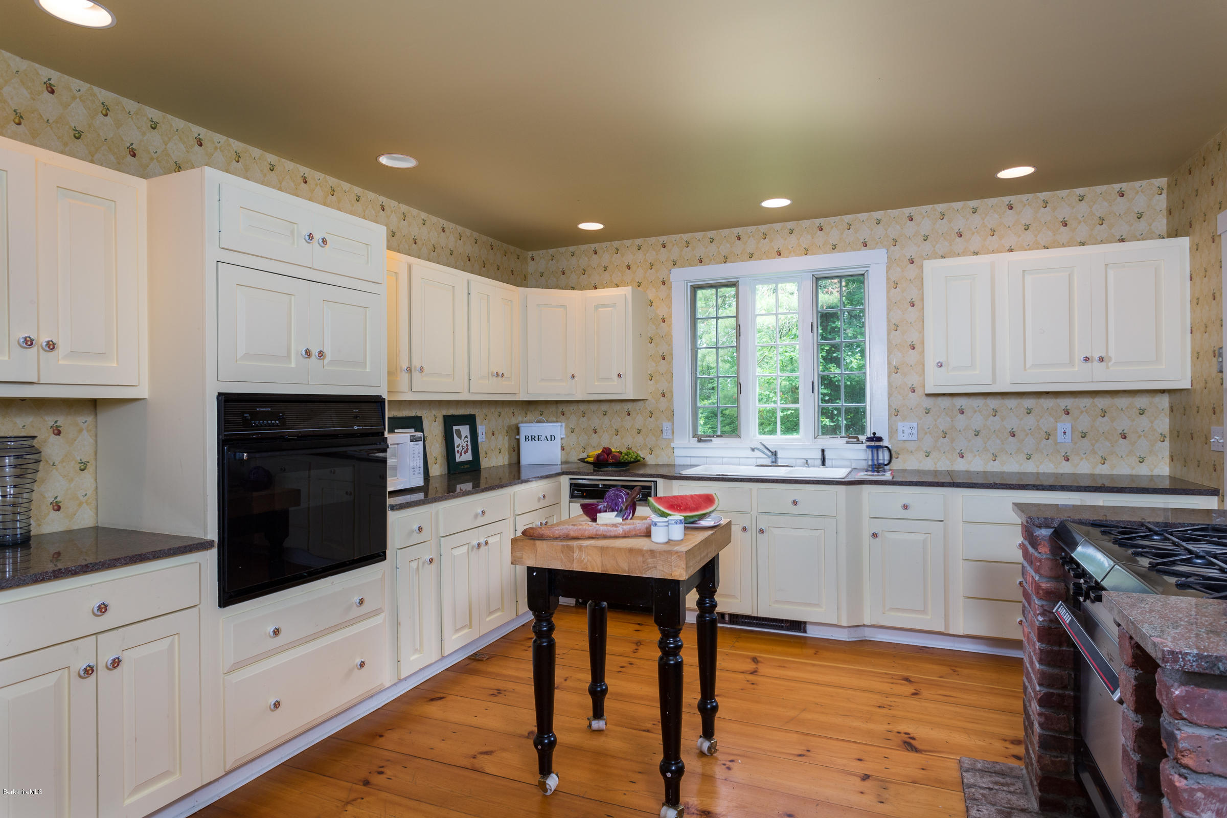 81-85 County Road Sheffield, MA 01257 - Photo 6 of 27 SPACIOUS COUNTRY KITCHEN