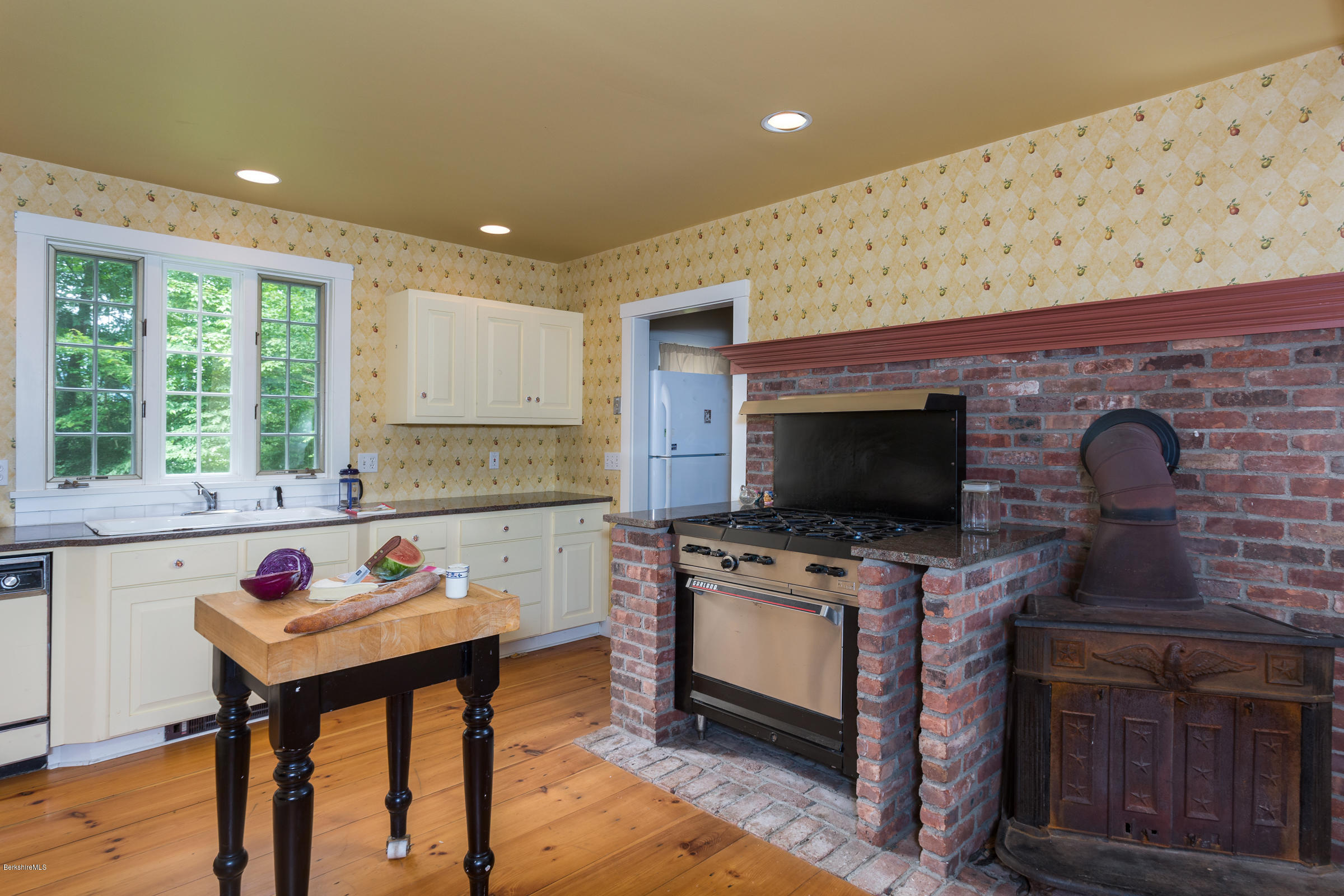 81-85 County Road Sheffield, MA 01257 - Photo 7 of 27 BRICK HEARTH