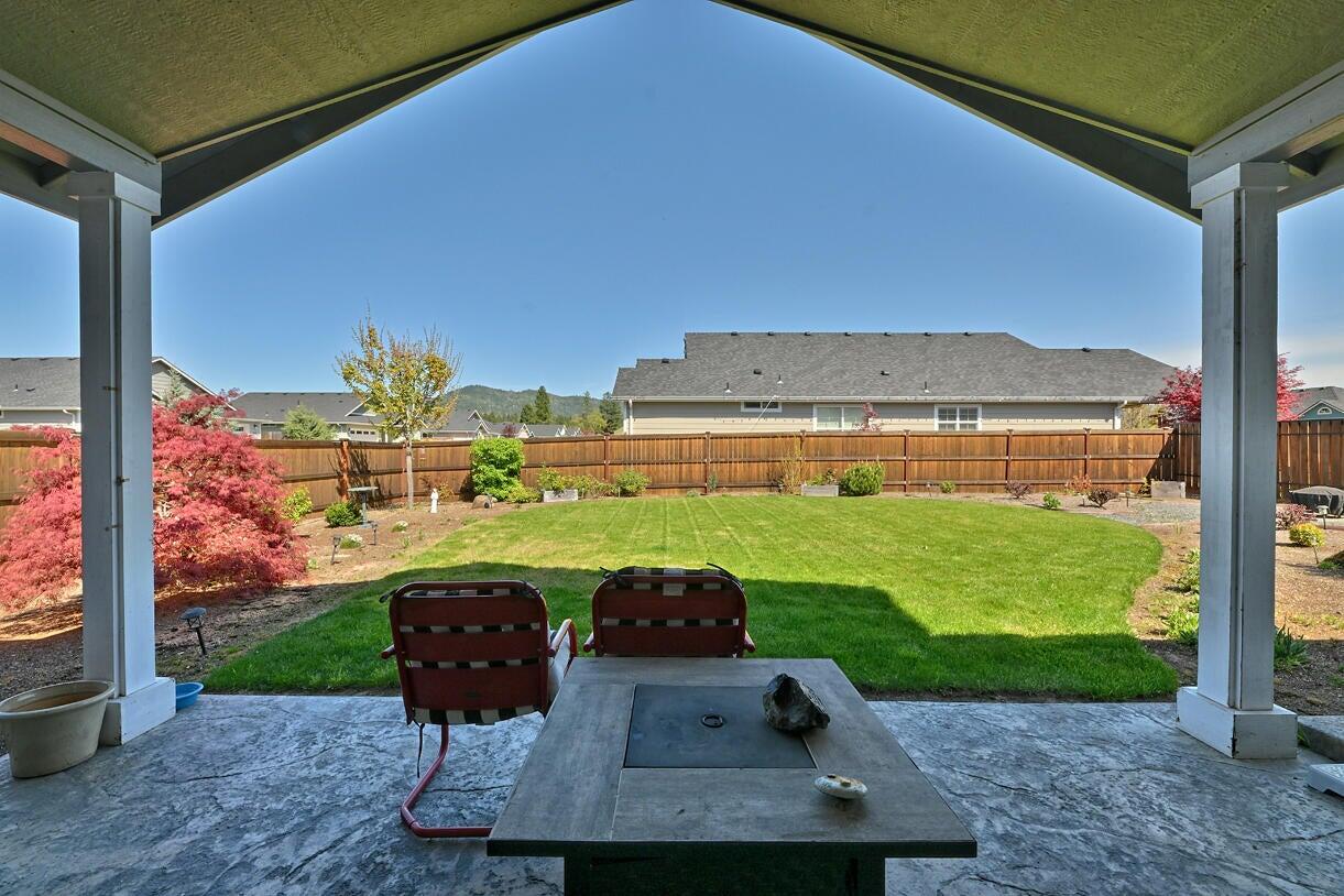 243 Retirement Lane Cave Junction, OR 97523 - Photo 41 of 62 20250423182144426105000000-o