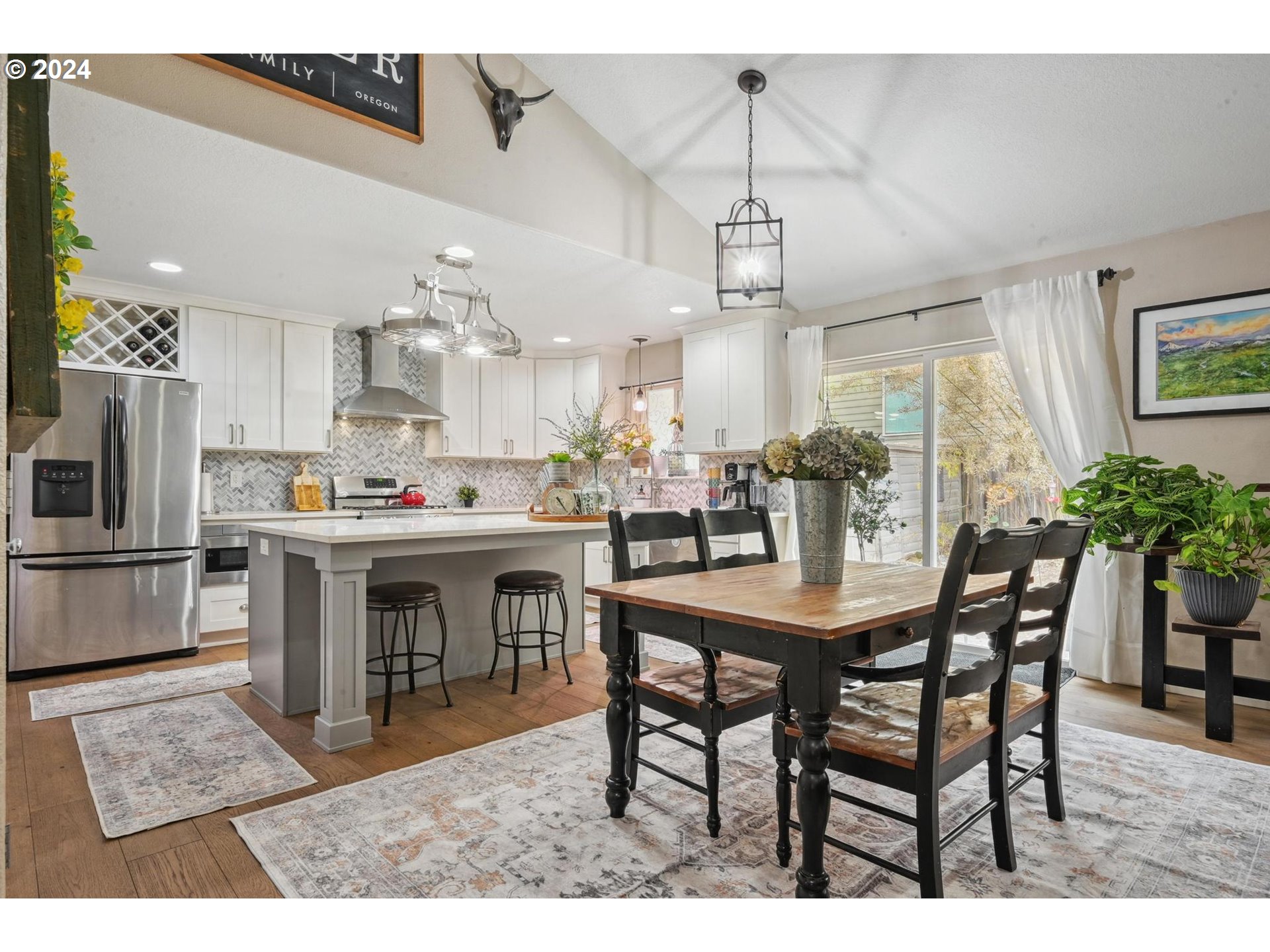 312 Division Street Northeast Silverton, OR 97381 - Photo 11 of 38