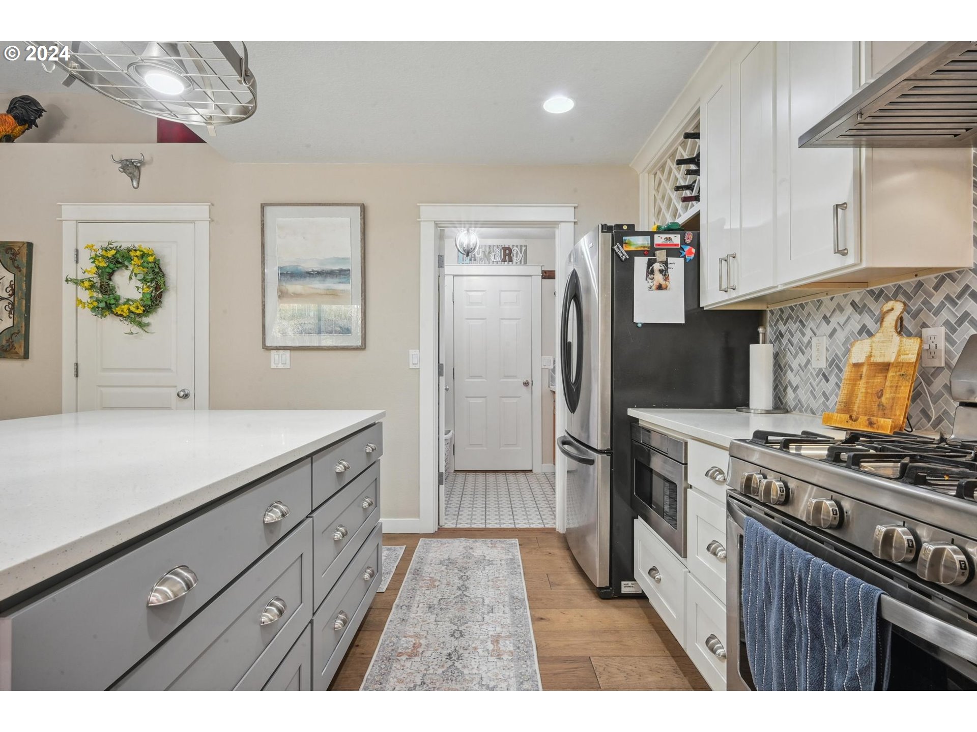 312 Division Street Northeast Silverton, OR 97381 - Photo 16 of 38