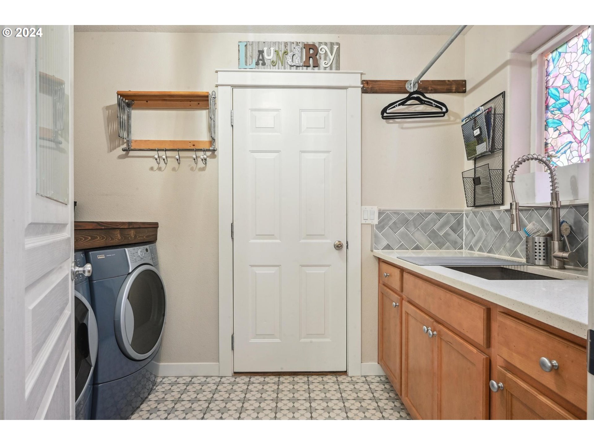 312 Division Street Northeast Silverton, OR 97381 - Photo 17 of 38