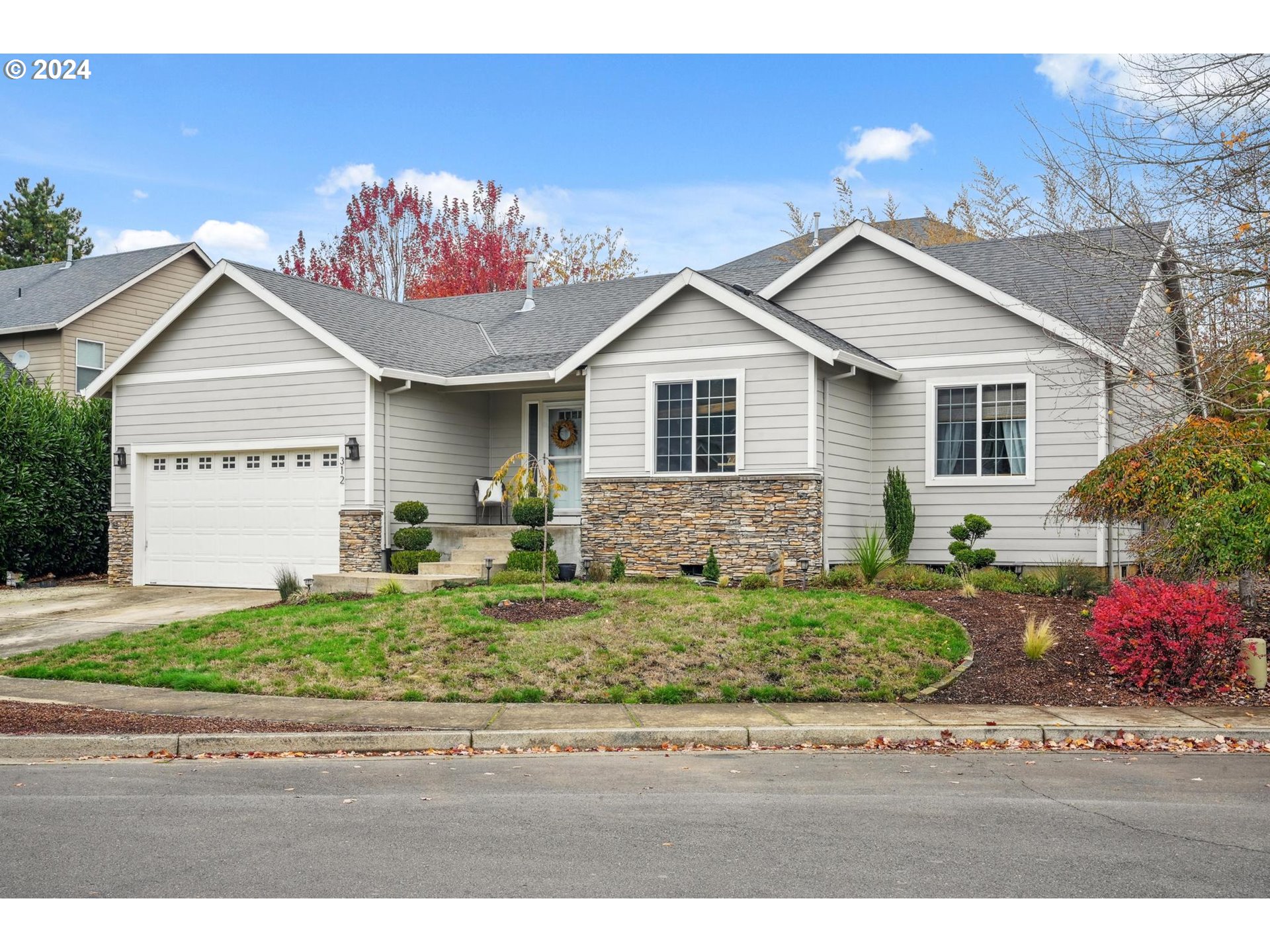 312 Division Street Northeast Silverton, OR 97381 - Photo 2 of 38