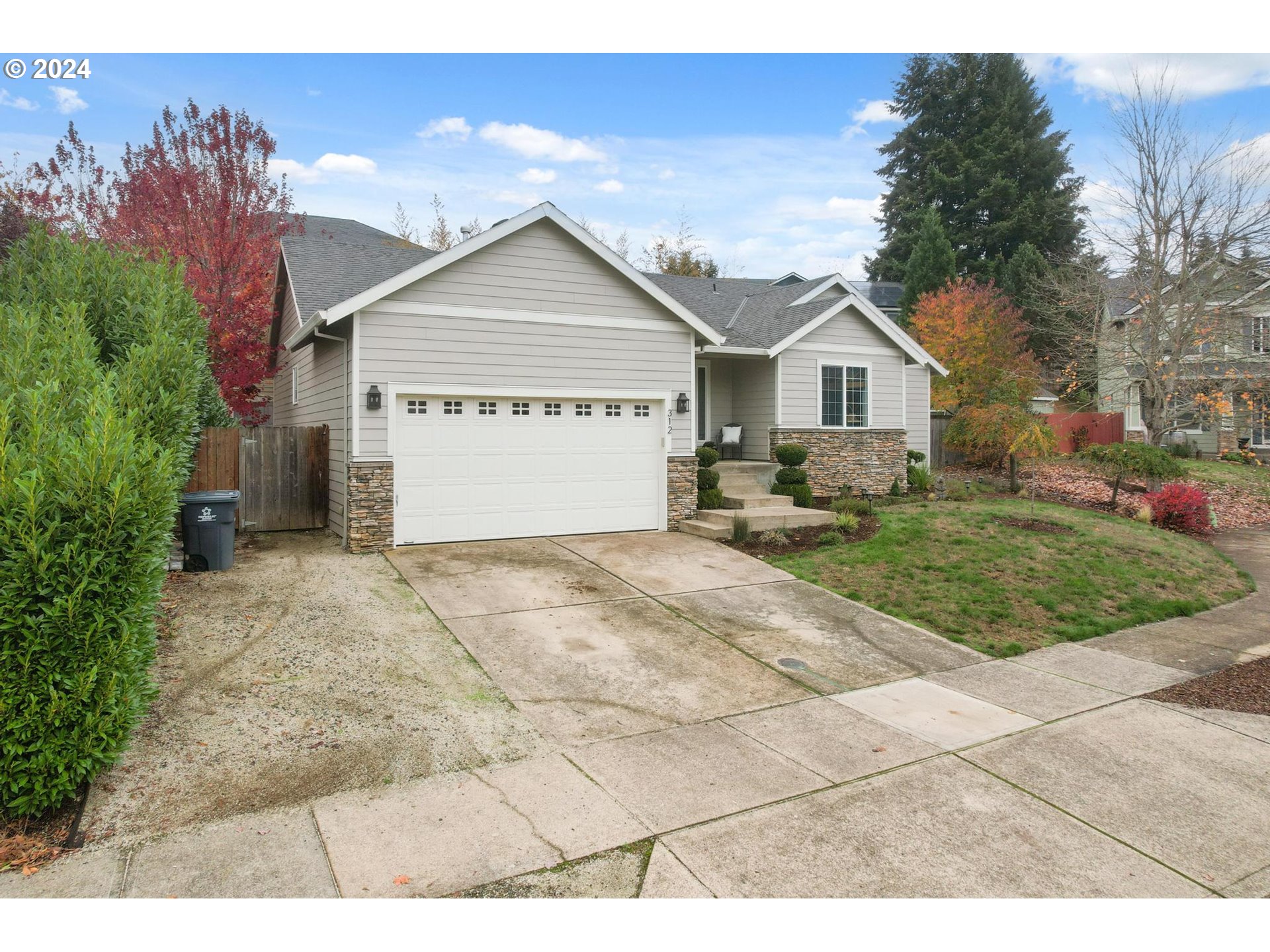 312 Division Street Northeast Silverton, OR 97381 - Photo 3 of 38