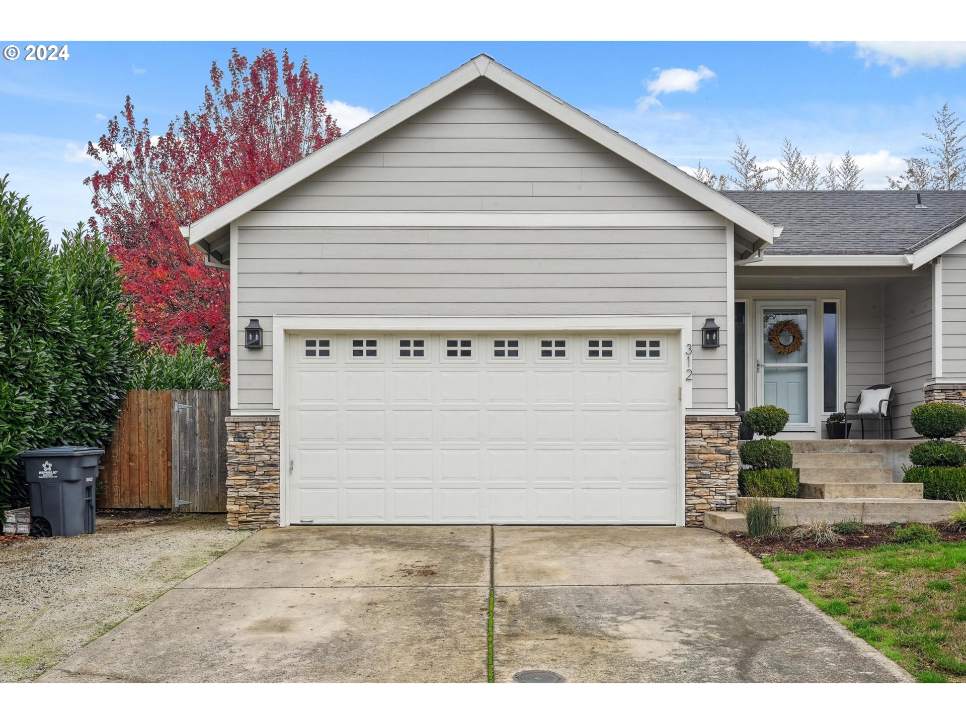 312 Division Street Northeast Silverton, OR 97381 - Photo 4 of 38