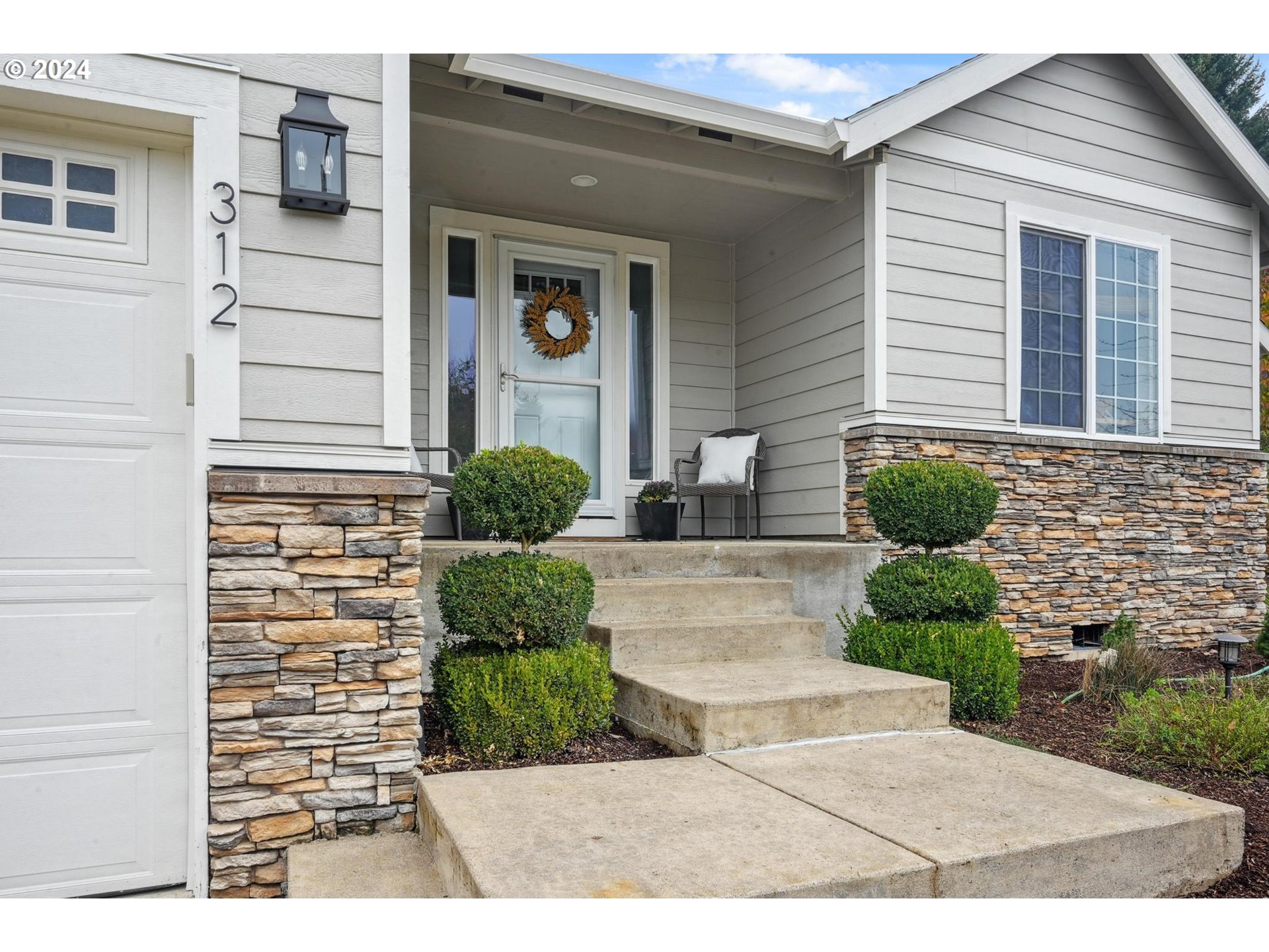 312 Division Street Northeast Silverton, OR 97381 - Photo 5 of 38