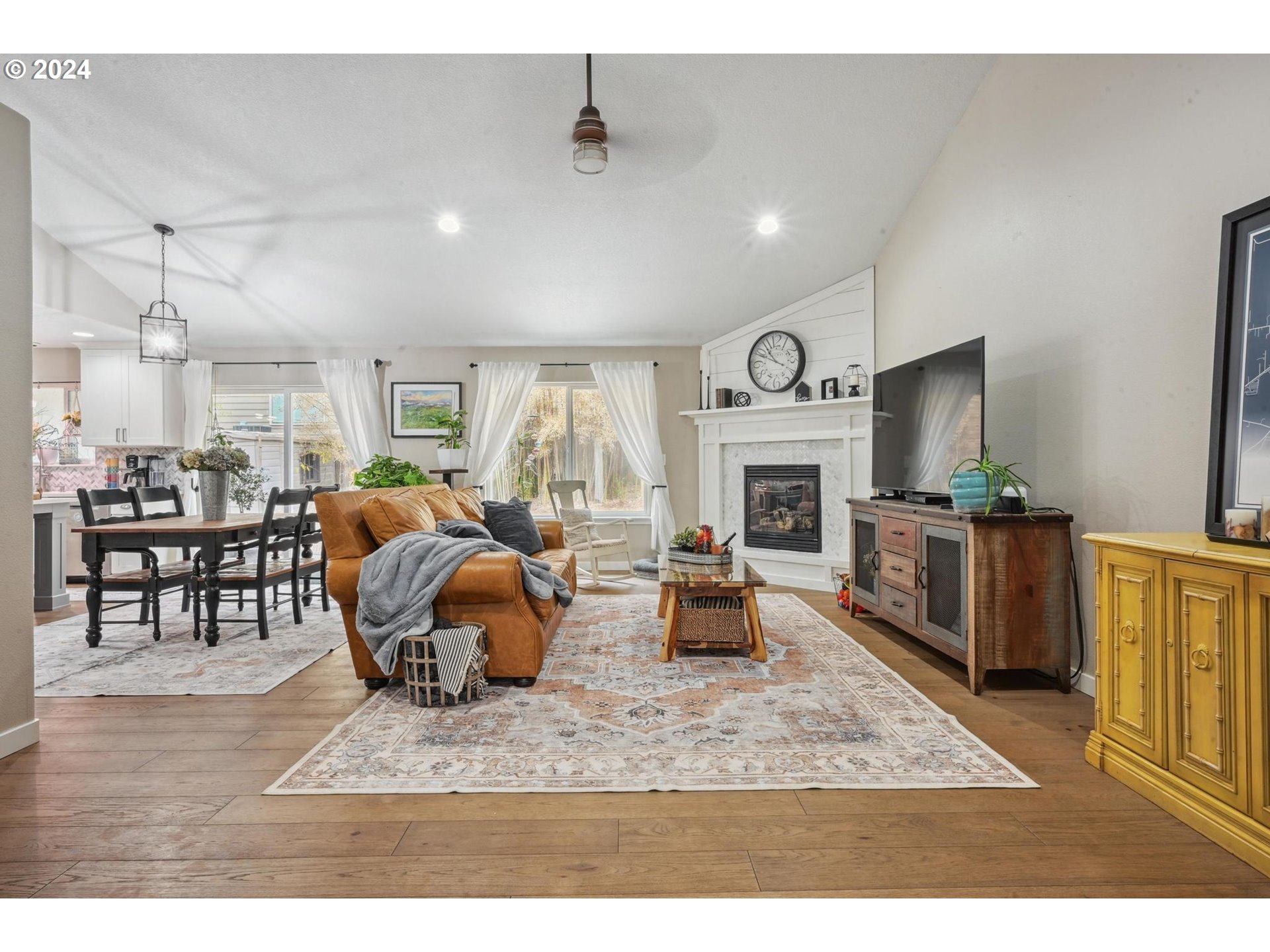 312 Division Street Northeast Silverton, OR 97381 - Photo 7 of 38