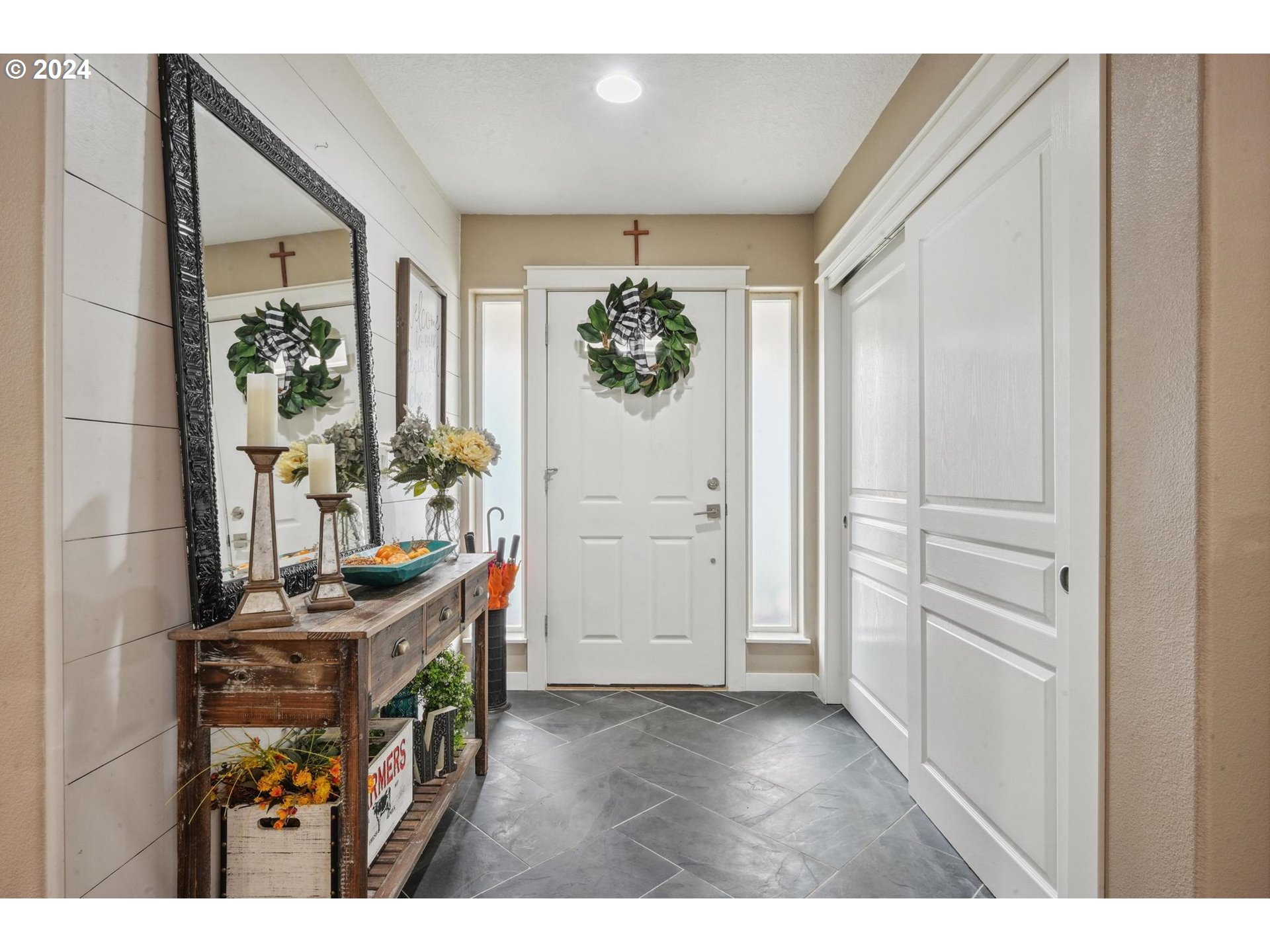 312 Division Street Northeast Silverton, OR 97381 - Photo 8 of 38