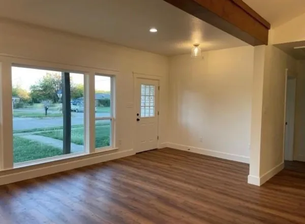 $2,750 | 410 South Hannaford Street, Granbury, TX 76048