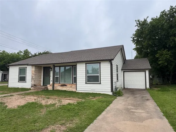$2,750 | 410 South Hannaford Street, Granbury, TX 76048