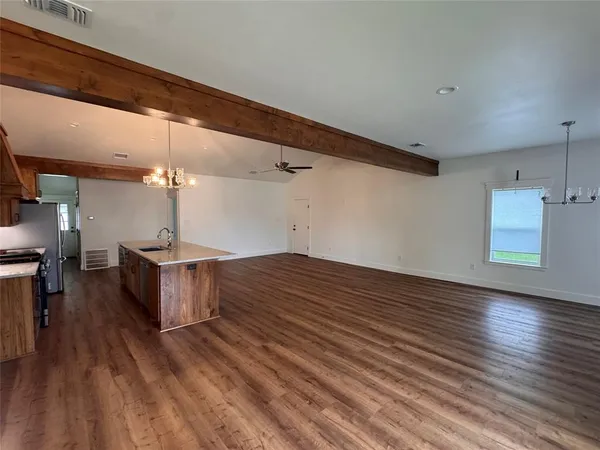 $2,750 | 410 South Hannaford Street, Granbury, TX 76048