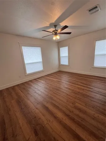 $2,750 | 410 South Hannaford Street, Granbury, TX 76048